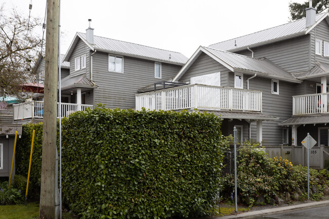 1523 Bowser Av in North Vancouver, BC - Building Photo - Building Photo