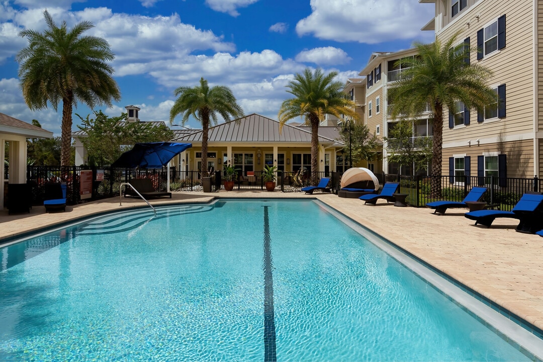 Album Monterey Pointe 55+ Active Adult Apartment Homes in Kissimmee, FL - Foto de edificio