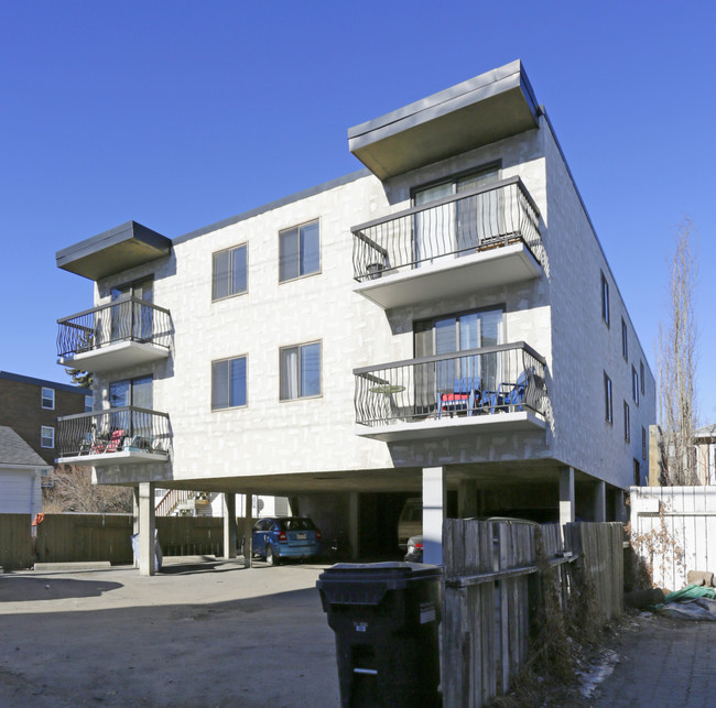 713 1st Ave NW in Calgary, AB - Building Photo - Building Photo