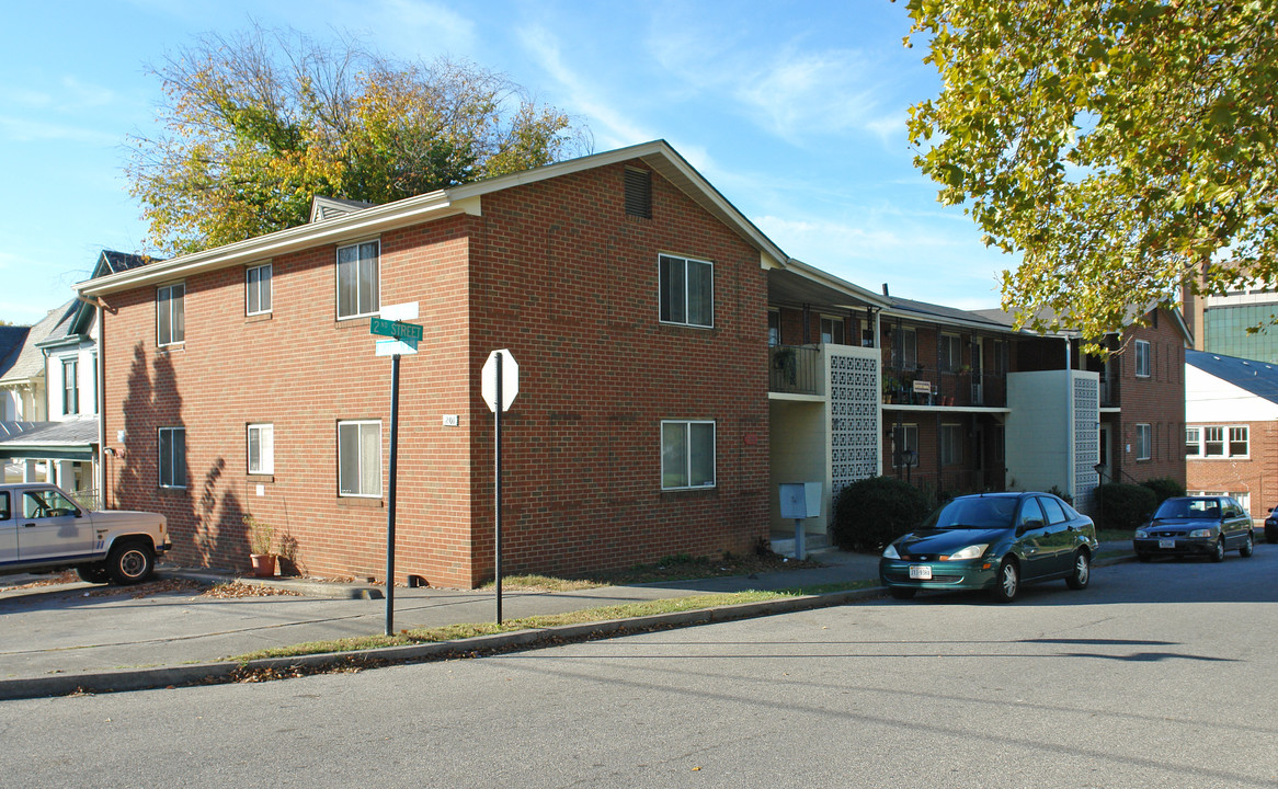 Mountain Manor in Roanoke, VA - Building Photo