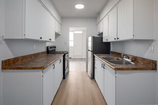 Oakview Heights in Toronto, ON - Building Photo