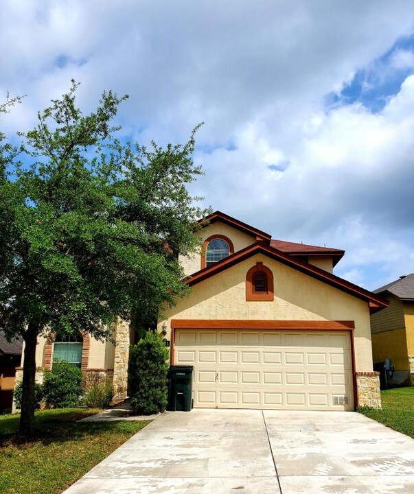 8711 Gelvani Grove in Boerne, TX - Building Photo