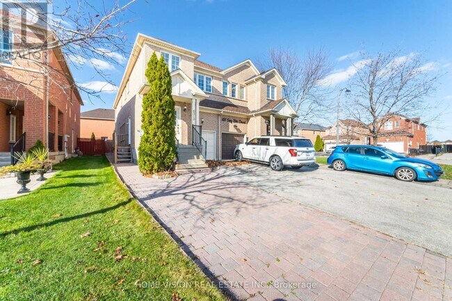 6513 Song Bird Crescent in Mississauga, ON - Building Photo - Building Photo