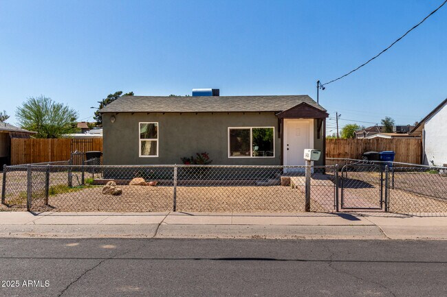 1424 S Bonarden Ln in Tempe, AZ - Building Photo - Building Photo