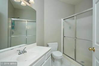 20417 Riverbend Square in Cascades, VA - Building Photo - Building Photo