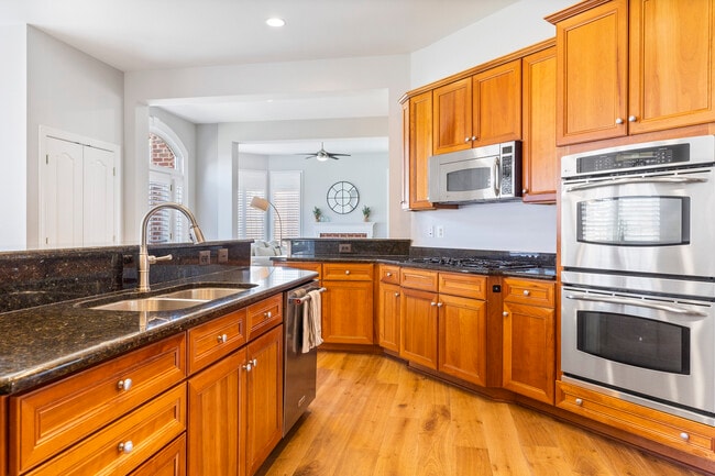 4522 Mixed Willow Pl in Chantilly, VA - Foto de edificio - Building Photo