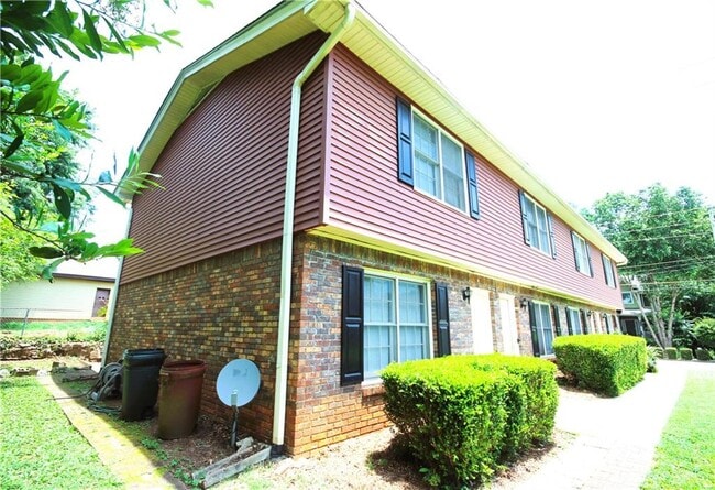 1110 3rd St in Stone Mountain, GA - Foto de edificio - Building Photo