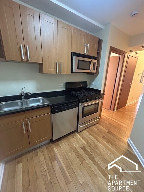 3103 W Lawrence Ave, Unit 3