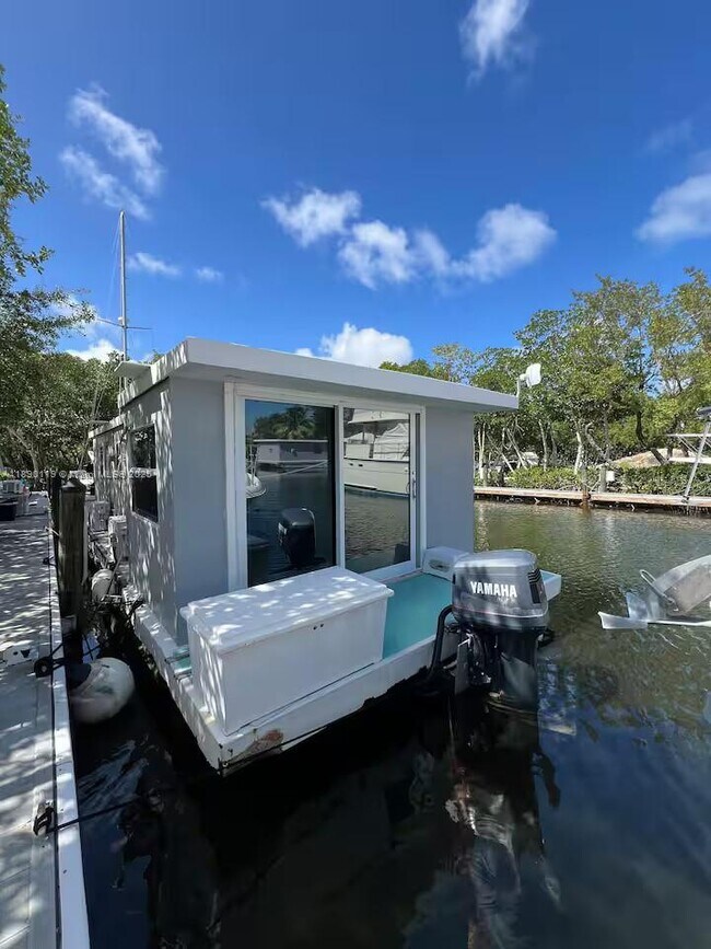 100 Morris Ave in Key Largo, FL - Building Photo - Building Photo