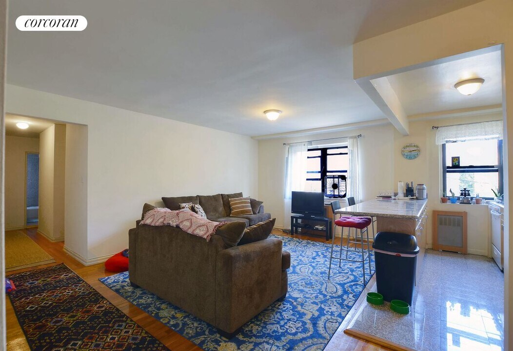 2510 31st Ave in Queens, NY - Building Photo