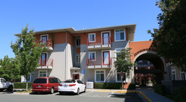 Jennings Court in Santa Rosa, CA - Foto de edificio - Building Photo