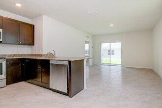 4228 Looking Glass Pl in Sanford, FL - Building Photo - Building Photo