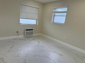 841 NW 39th St, Unit 1 in Oakland Park, FL - Foto de edificio - Building Photo