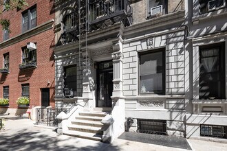 121 E 90th St in New York, NY - Building Photo - Building Photo