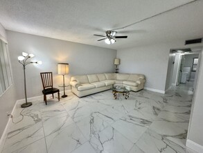 88 Andover D in West Palm Beach, FL - Building Photo - Building Photo