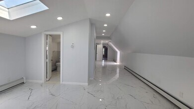 213 Fowler Ave in Jersey City, NJ - Building Photo - Building Photo