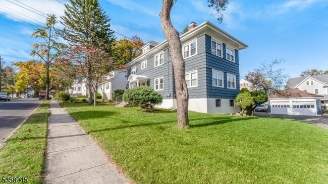 6 Van Dyke Pl in Summit, NJ - Building Photo - Building Photo