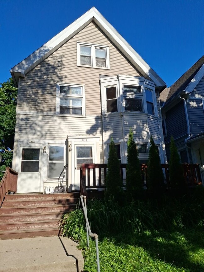 property at 2819 N Cramer St