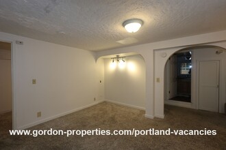 5424 SE 88th Ave in Portland, OR - Building Photo - Building Photo