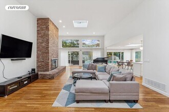 14 Woodland Ln in Quogue, NY - Building Photo - Building Photo