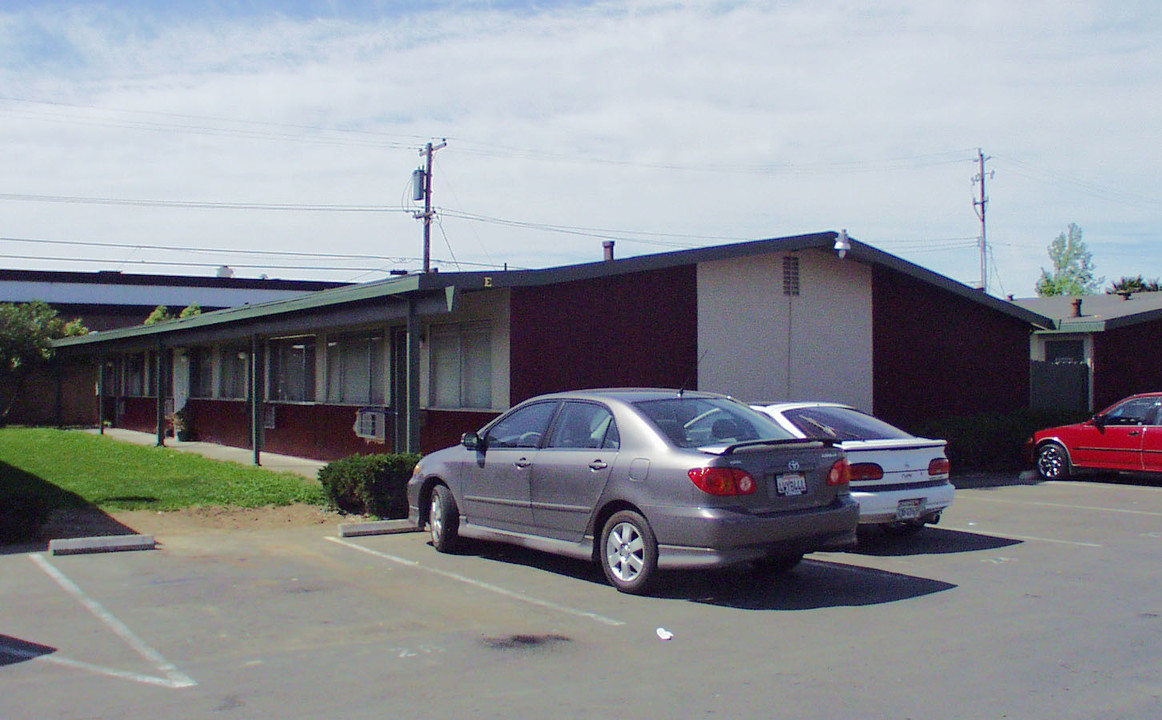 Tabor Villa Apartments in Fairfield, CA - Building Photo