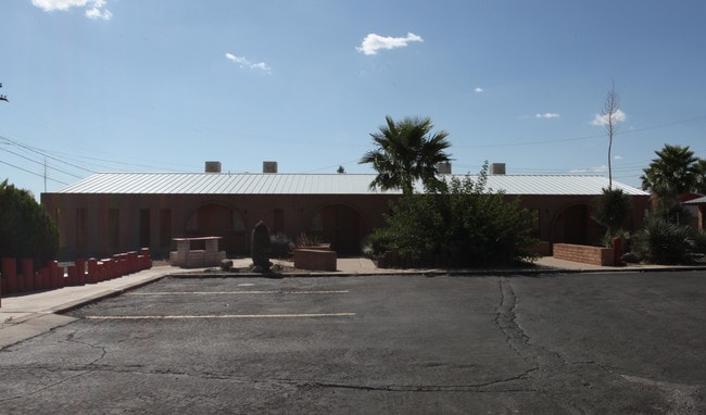 Florida Apartments in Deming, NM - Foto de edificio - Building Photo