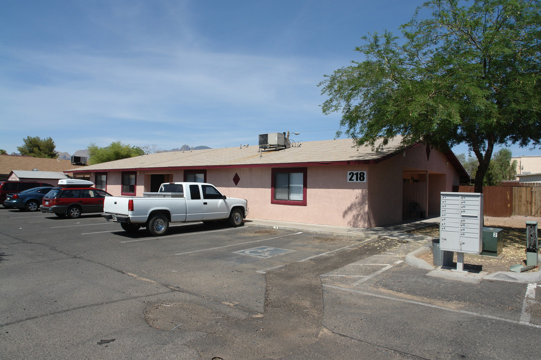 218 W Roger Rd in Tucson, AZ - Building Photo