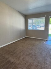 1262 N Marks Ave in Fresno, CA - Building Photo - Building Photo