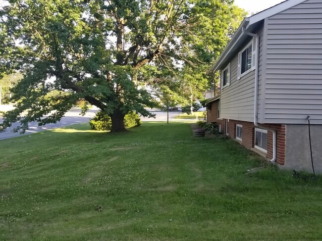3636 Reavis Barracks Rd in St. Louis, MO - Building Photo - Building Photo