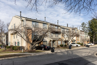 Glensford Condominiums in Bowie, MD - Building Photo - Building Photo