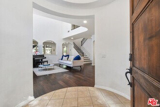 15525 Morrison St in Los Angeles, CA - Foto de edificio - Building Photo