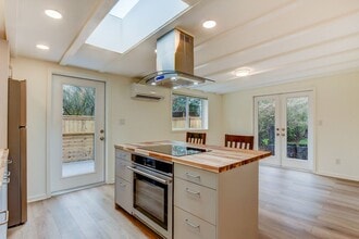 4072 NE 107th St in Seattle, WA - Building Photo - Building Photo