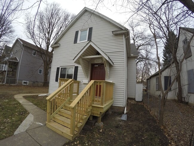 property at 3023 Dupont Ave N
