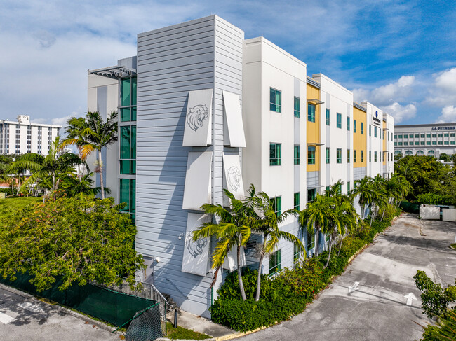 Biscayne Commons Residence Hall in North Miami, FL - Building Photo - Building Photo