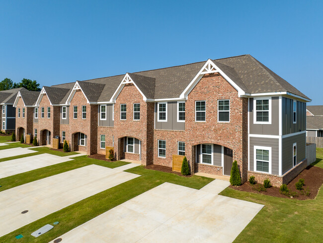 Legends Townhomes in Opelika, AL - Foto de edificio - Building Photo