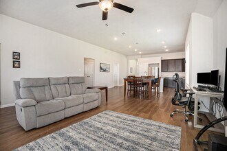 8302 Tourmaline Wy in Texas City, TX - Building Photo - Building Photo