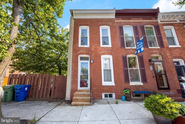 property at 809 W Barre St