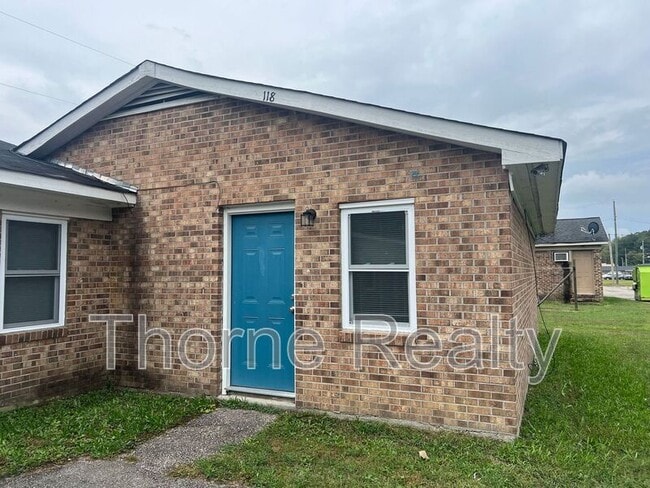 property at 118 Nandina Ct