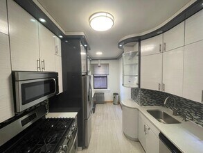 62-98-98 Saunders St in Queens, NY - Building Photo - Building Photo