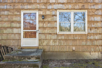 28 Church Rd in Southbury, CT - Building Photo - Building Photo