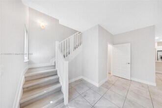 4856 NW 83rd Pkwy in Doral, FL - Building Photo - Building Photo