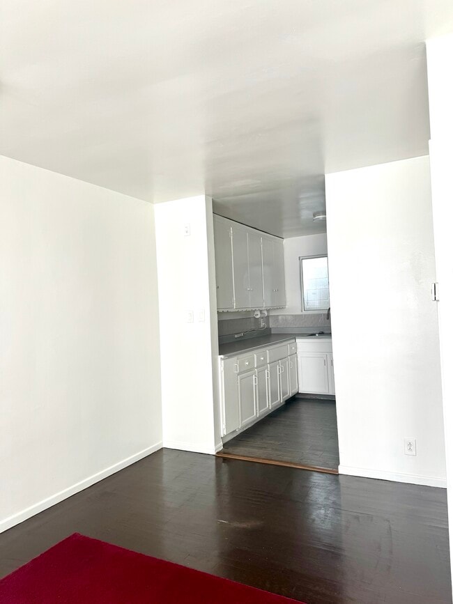 13429 Beach Ave, Unit 13429 in Marina Del Rey, CA - Foto de edificio - Building Photo