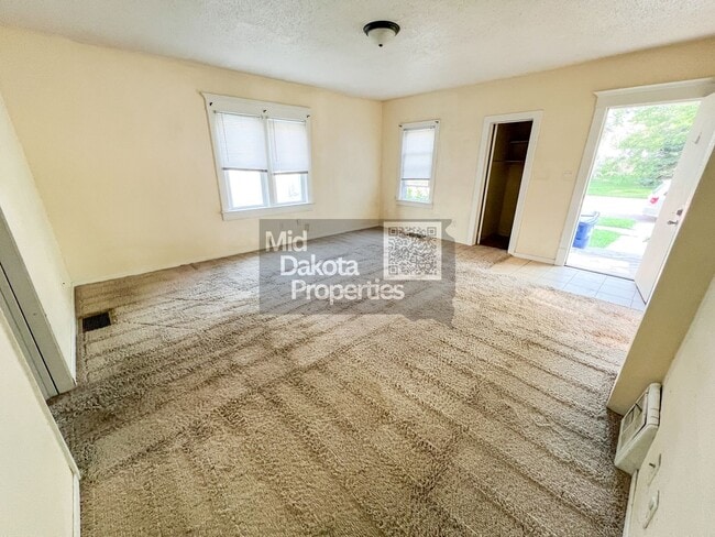 605 W 10th Ave in Mitchell, SD - Building Photo - Building Photo