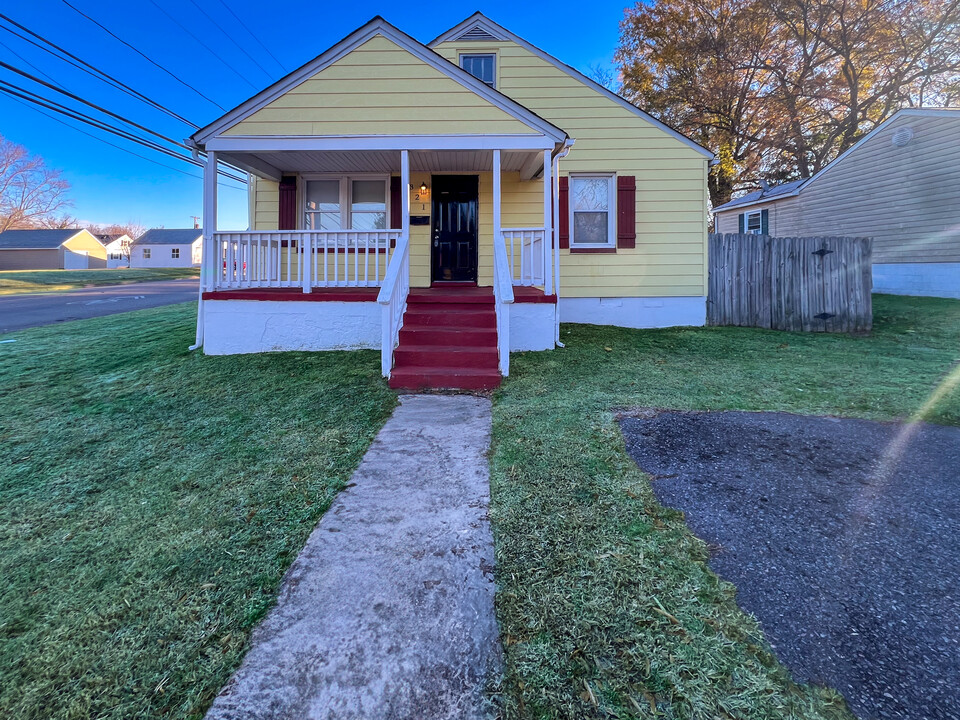 321 S 19th Ave in Hopewell, VA - Building Photo