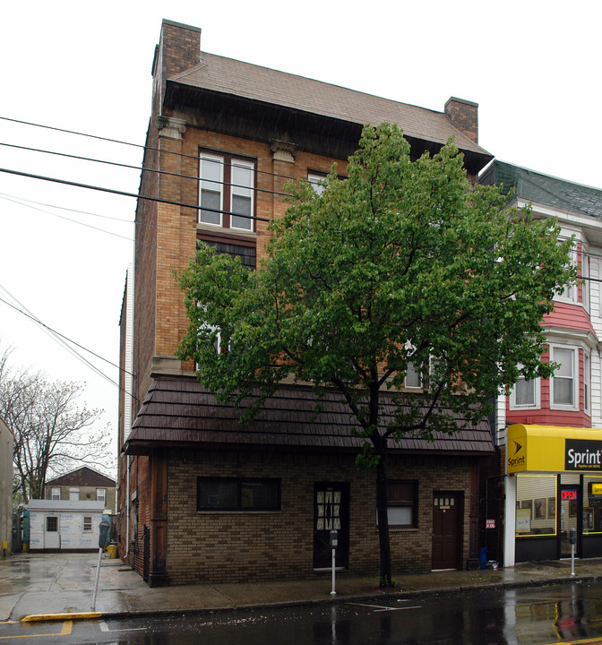 508 Frank E Rodgers Blvd in Harrison, NJ - Building Photo