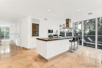 2950 NE 188th St in Aventura, FL - Building Photo - Building Photo