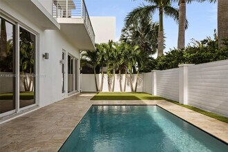 10296 NW 74th Terrace in Doral, FL - Building Photo - Building Photo