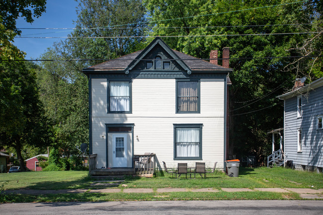 1011 9th Ave in Beaver Falls, PA - Building Photo - Building Photo