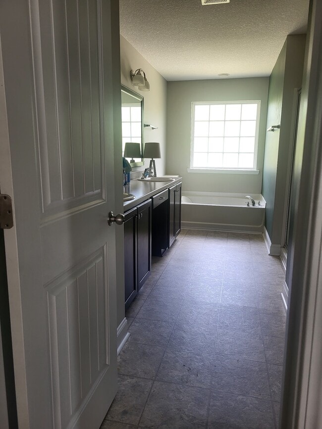 property at 1113 Creekside Cir