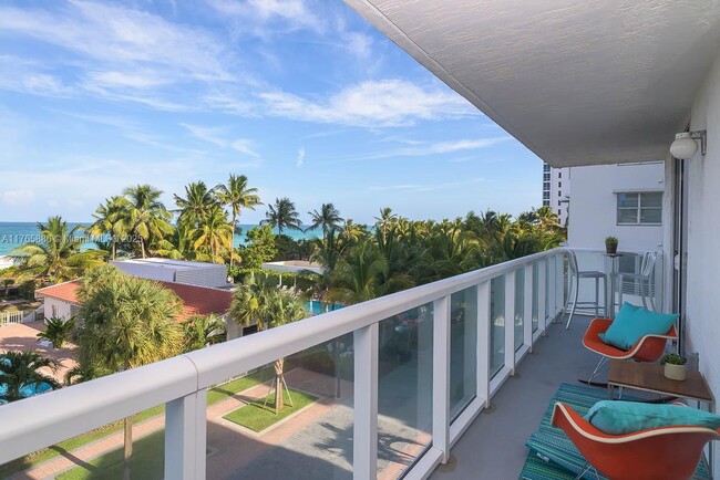 2457 Collins Ave in Miami Beach, FL - Building Photo - Building Photo